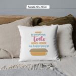 Cojín con Frase Divertida para el Día de la Madre "Mamá lo perdona todo menos perder un tupperware" - Imagen 6