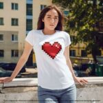 Camiseta para Mamá con Diseño Divertido para el Día de la Madre “Corazón Pixel” - Imagen 5
