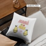Cojín con Frase Divertida para el Día de la Madre "Mamá es la pera" - Imagen 5