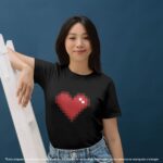 Camiseta para Mamá con Diseño Divertido para el Día de la Madre “Corazón Pixel” - Imagen 6