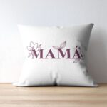 Cojín con Frase Divertida para el Día de la Madre "Mamá Floral" - Imagen 4