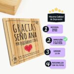 Tabla de Madera "Gracias por enseñarnos con el corazón" Personalizada para Profesores - Imagen 4