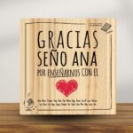 Tabla de Madera "Gracias por enseñarnos con el corazón" Personalizada para Profesores - Imagen 6