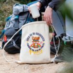 Mochila Algodón Orgullo LGTBIQ+ con la frase "Esta es mi naturaleza, cambiar por ti me da pereza" - Imagen 2