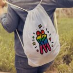Mochila Algodón Orgullo LGTBIQ+ "Abrazo" - Imagen 6