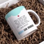Pack regalo profesor Navidad o fin de curso. Pack Taza personalizada, caja de madera con bolígrafo y tarjeta de agradecimiento de madera para profes. - Imagen 5