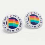Chapa pin LGTBIQ+ con Diseño Pride be proud of who you are - Imagen 5