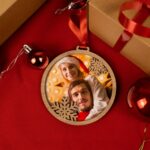 Bola de Navidad madera personalizada con foto. Adorno para el árbol de Navidad personalizado de madera. - Imagen 6