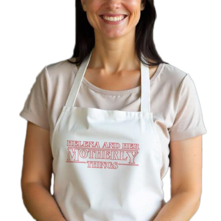 Delantal personalizado para mamá con frases divertidas en cocina.