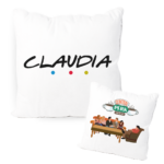 Cojín personalizado estilo Friends con nombre en sofá