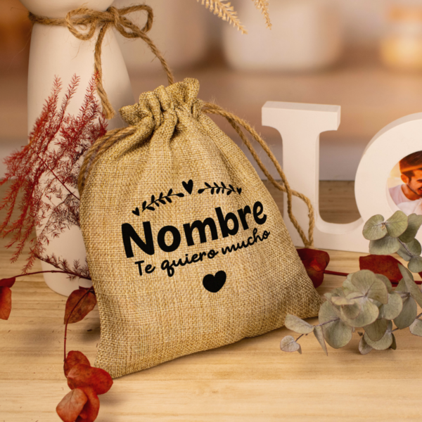 Saco Personalizado con Gominolas y Mensaje “Te Quiero Mucho” – Bolsa de Yute con Chuches - Imagen 6