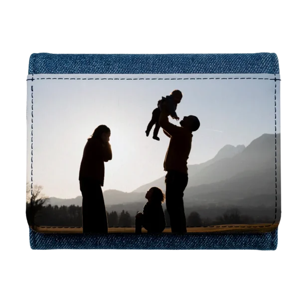 Billetera de tela vaquera azul marino personalizada con una foto y nombre, diseño unisex y moderno.